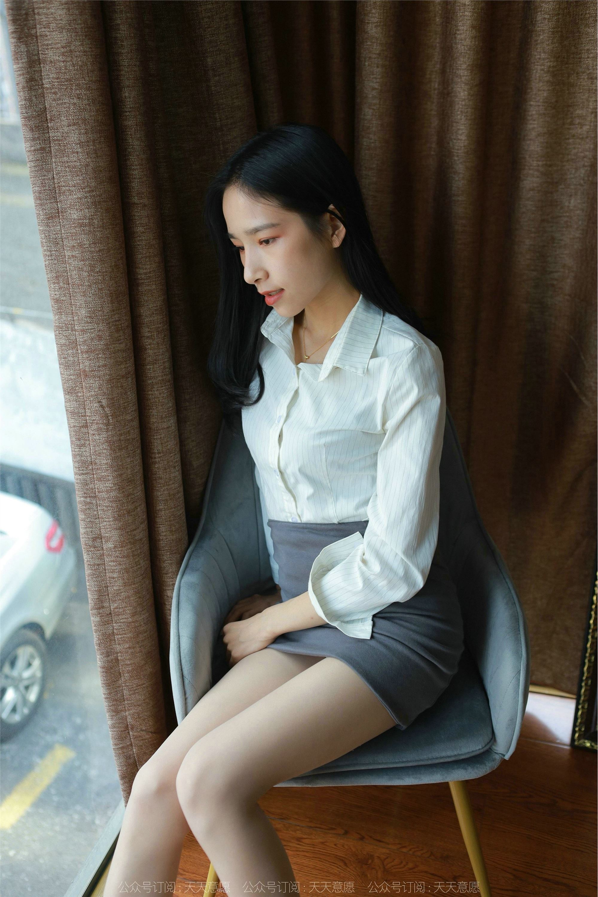 IESS异思趣向  2022.02.14 丝享家1004：美子《地板上的尤物》